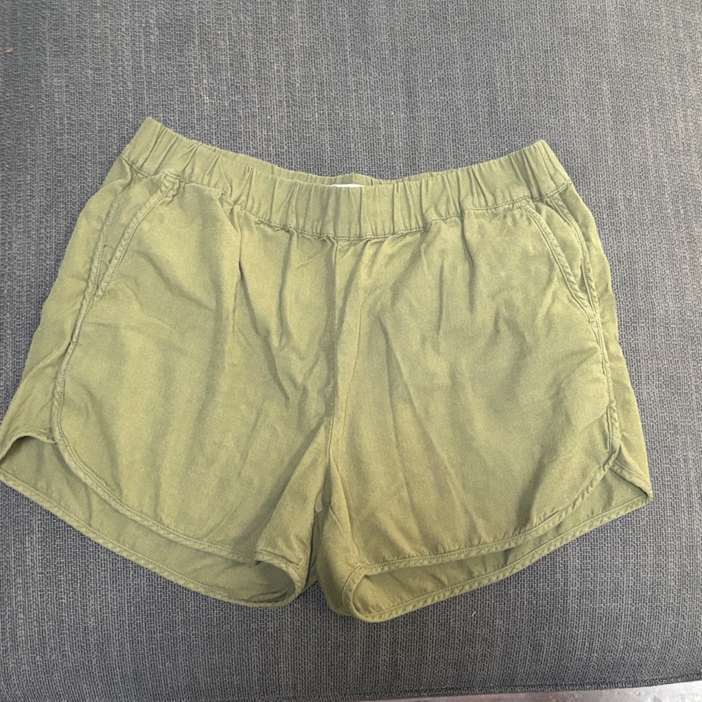 Madewell Women's Shorts in Olive Green
